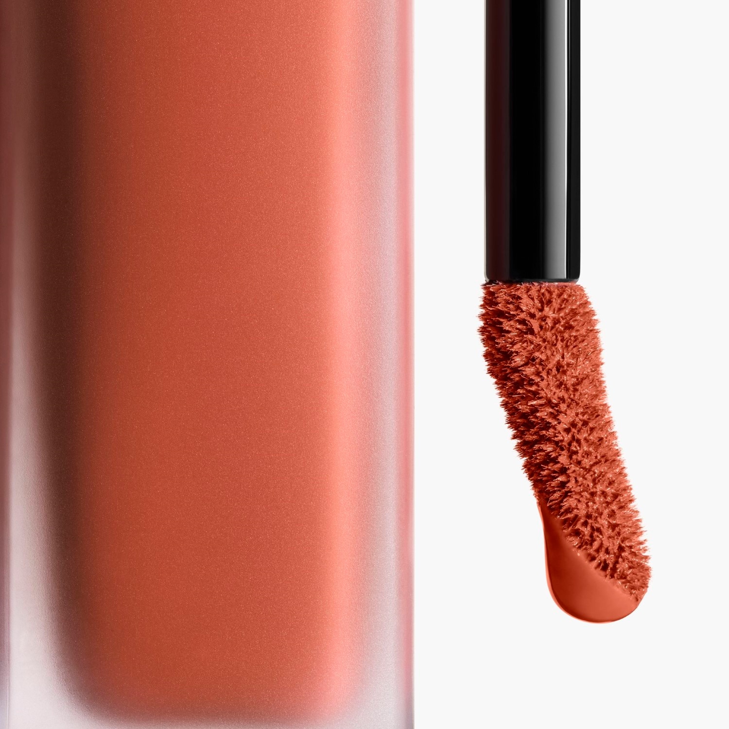 LA BARRA DE LABIOS LÍQUIDA MATE INTENSA DE LARGA DURACIÓN